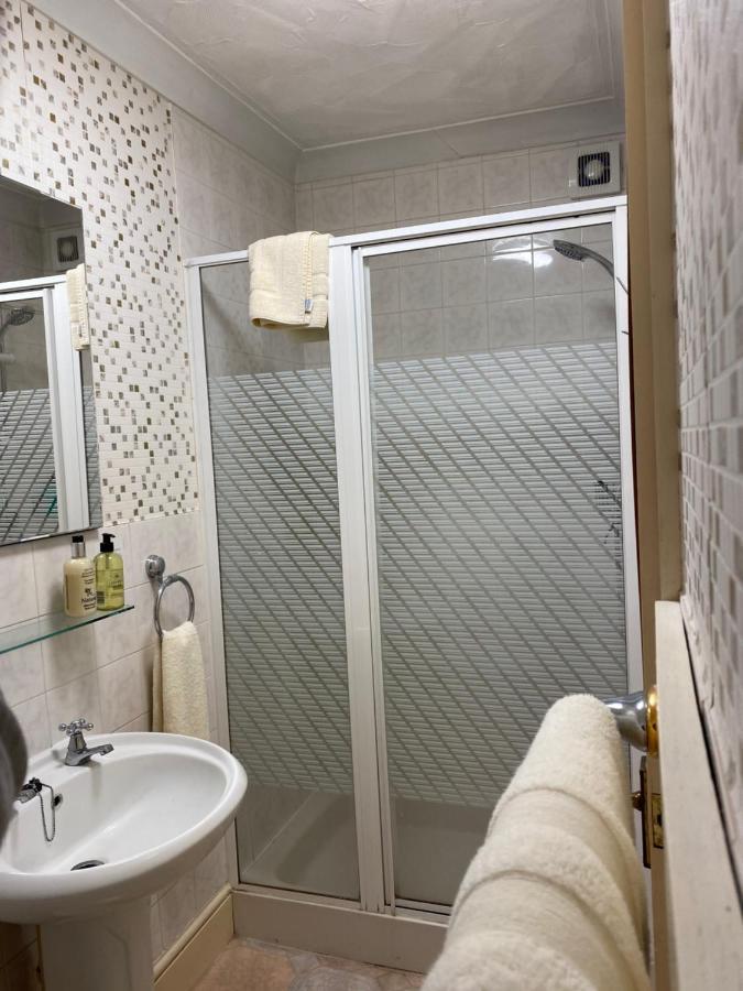 The Kingswood Guest House - Adult Only เวย์มัธ ภายนอก รูปภาพ